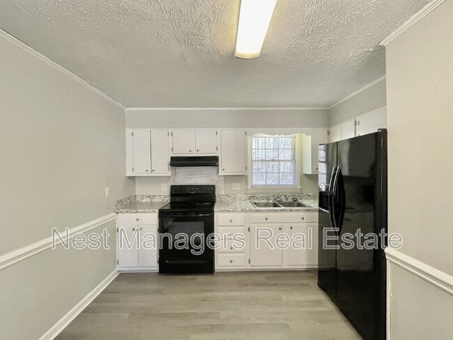 Building Photo - 498 Lake Elizabeth Rd