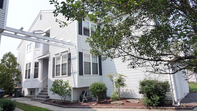 Building Photo - Beautify Townhouse Duplex, 1 Car Garage, 3...
