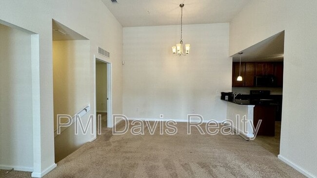 Building Photo - 208 Larkin Pl