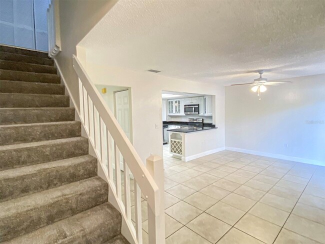 Building Photo - 955 Sunridge Dr