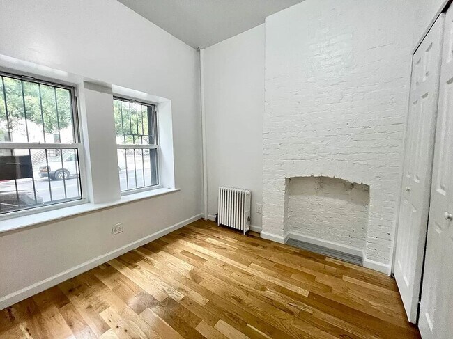 Building Photo - 150 Patchen Avenue