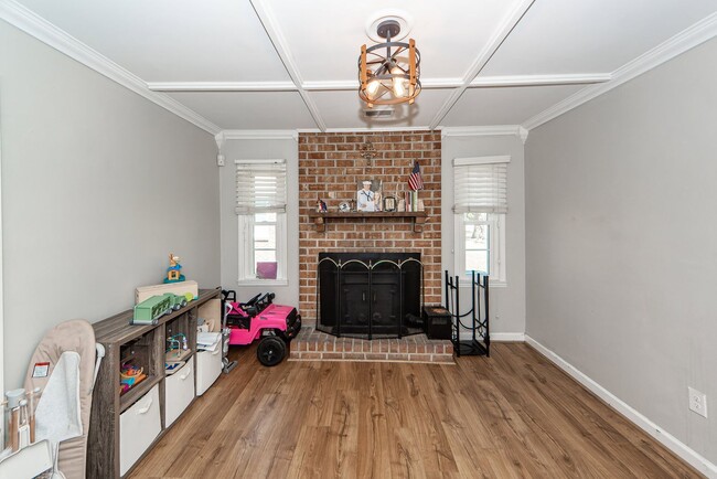 Building Photo - 3 Bedroom 1 Bath Home in Beverly Hills - G...