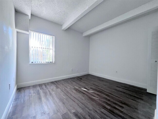 Foto del edificio - 2580 NW 56th Ave