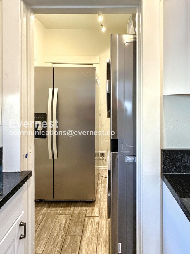 Foto del edificio - 934 E 7th St