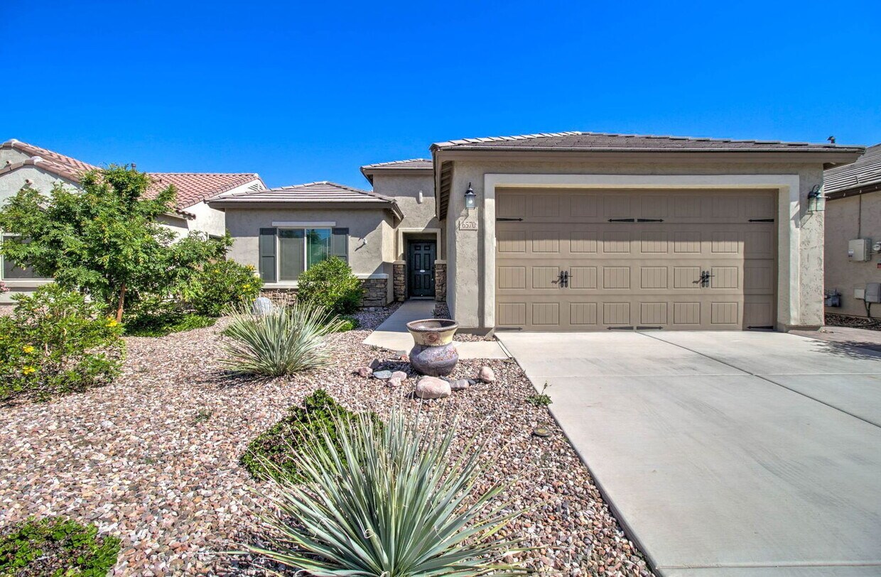 Foto principal - 6570 W Sonoma Way