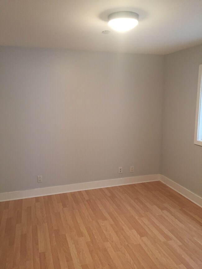 Master Bedroom - 121 31st Pl