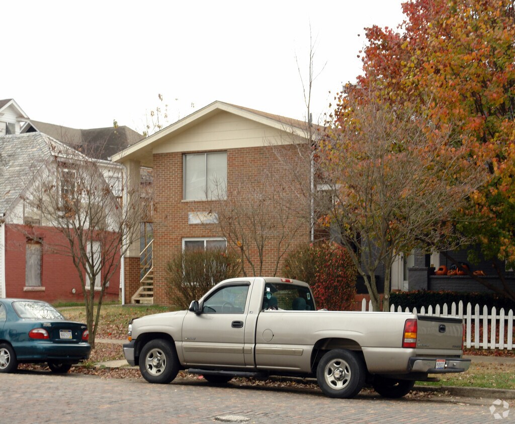 Building Photo - 737 10th Ave