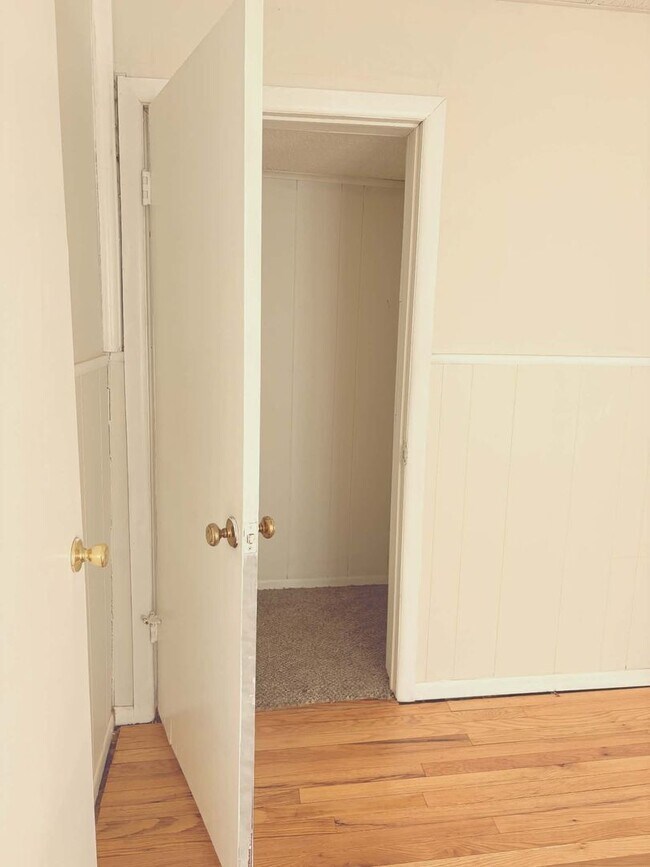 Foto del edificio - 2410 W Douglas Ave