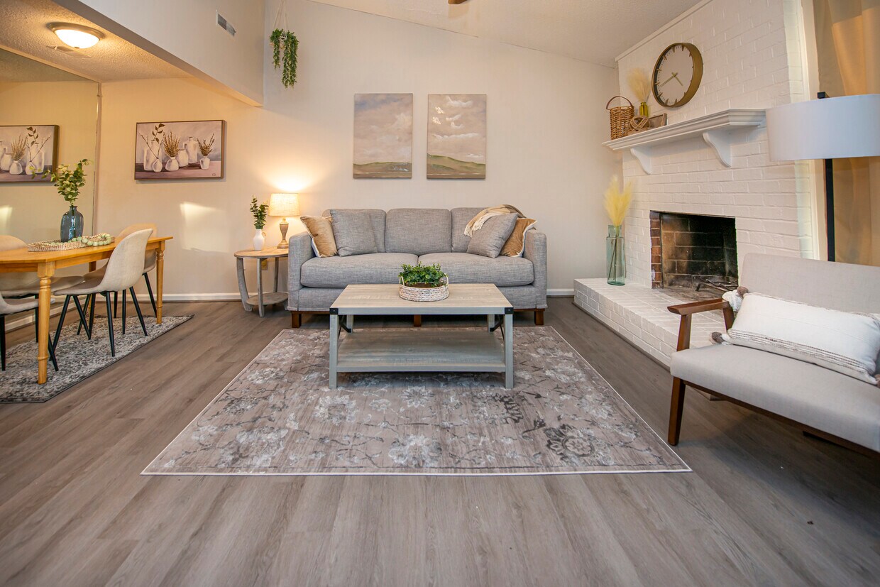Foto principal - 1504 Fairfax Dr