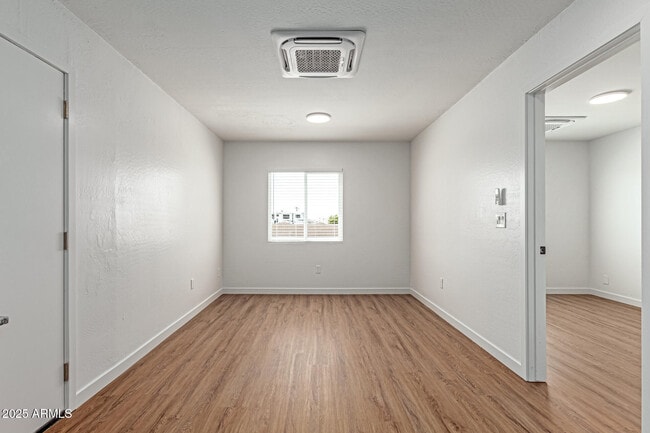 Foto del edificio - 341 S Mountain Rd