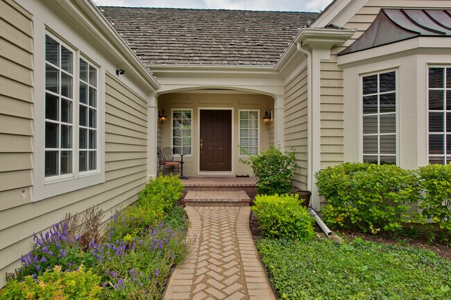 Foto del edificio - 655 S Buckingham Ct