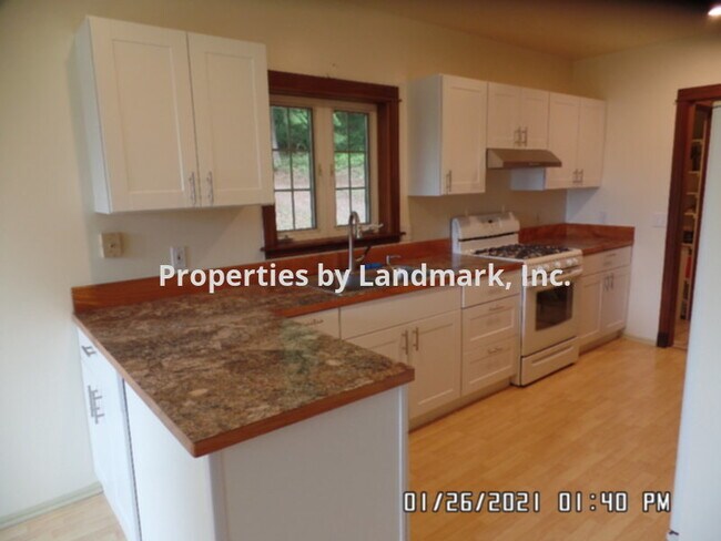 Building Photo - 494 W Sequim Bay Rd