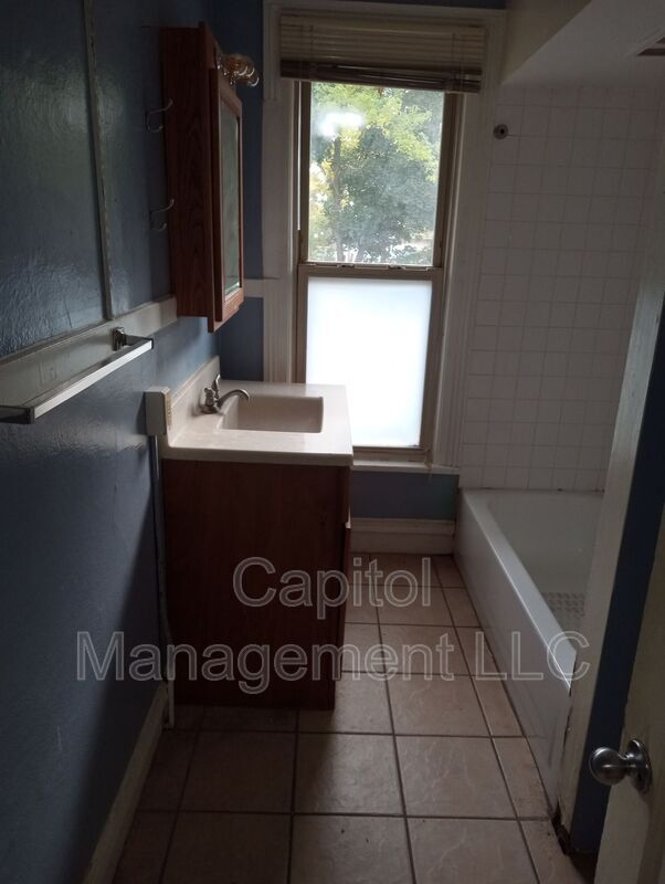 Photo - 319 W Saginaw St Apartment