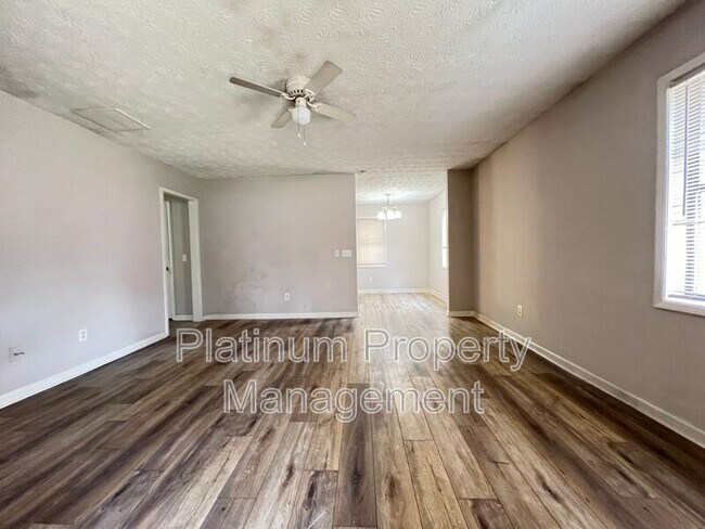 Building Photo - 78 Kimberly Way Sw