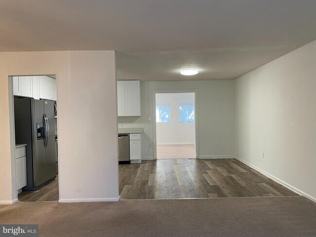 Building Photo - 1313 Chalet Dr