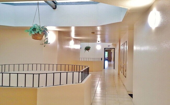 Foto del edificio - 719 E Acacia Ave