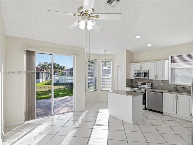 Building Photo - 865 NW 132nd Ave