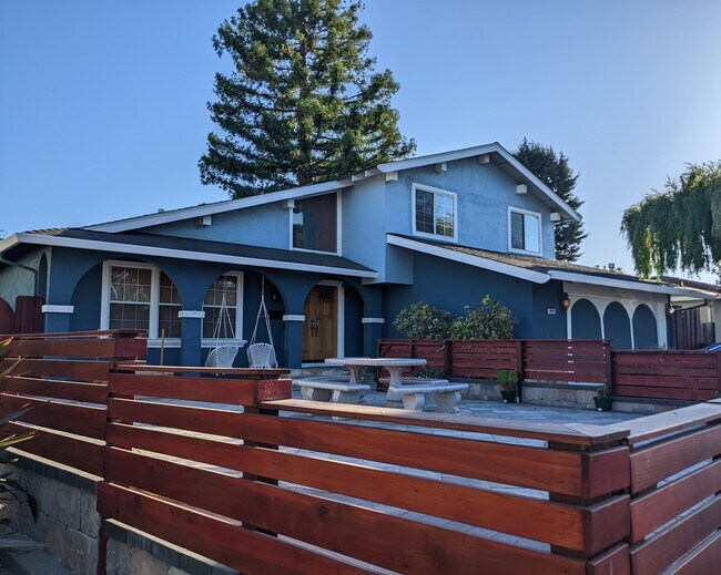 Building Photo - 4014 Rockingham Dr