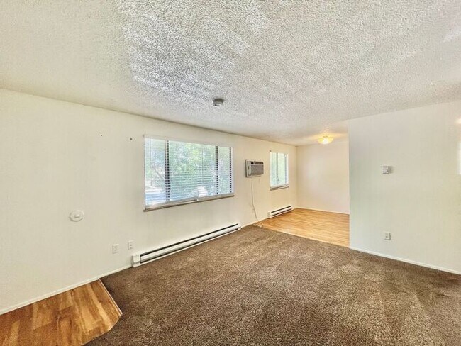 Foto del edificio - Recently Renovated 3 Bedroom, 1.5 bathroom...