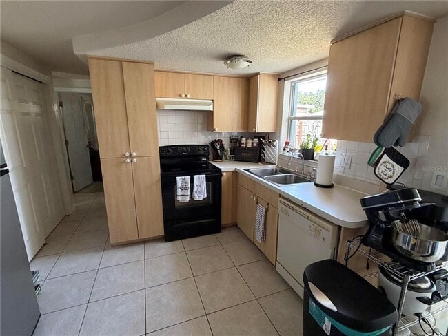 Building Photo - 4030 Dalwood Dr