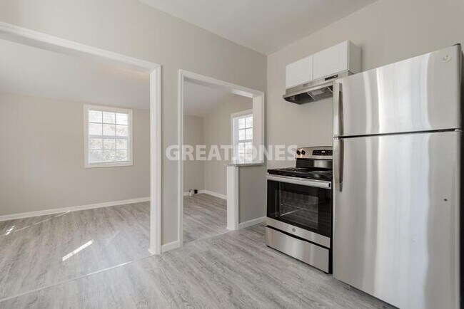 Foto del edificio - HOLIDAY SPECIAL! 1 MONTH FREE IF LEASE SIG...