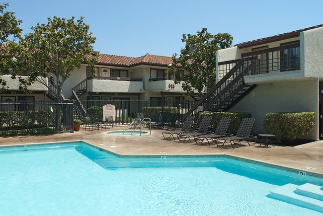 Camarillo Oaks Apartments Camarillo, CA