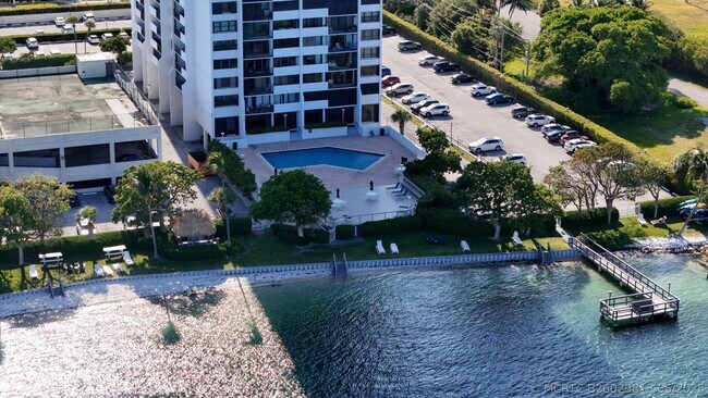 Building Photo - 5600 N Flagler Dr