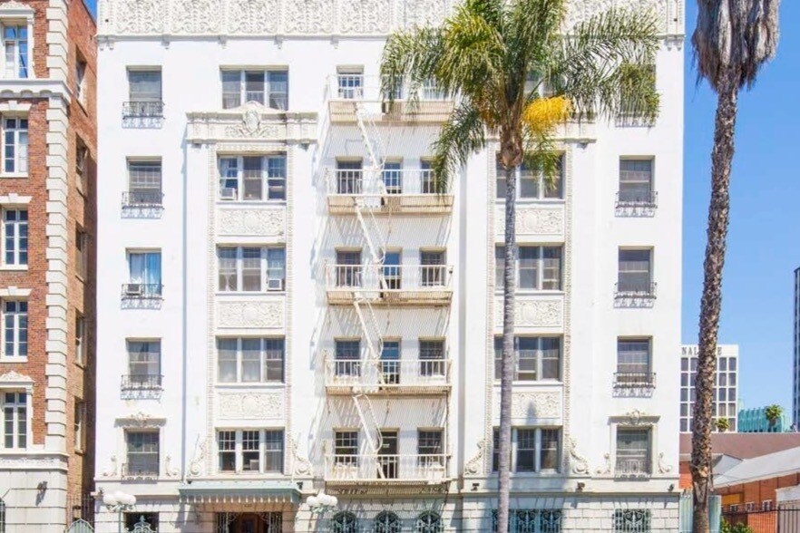 The Versailles Apartments in Los Angeles, CA