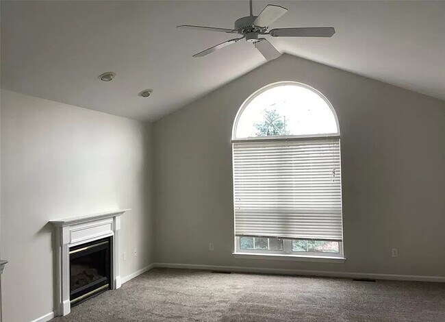 Building Photo - 20211 Chesapeake Cir