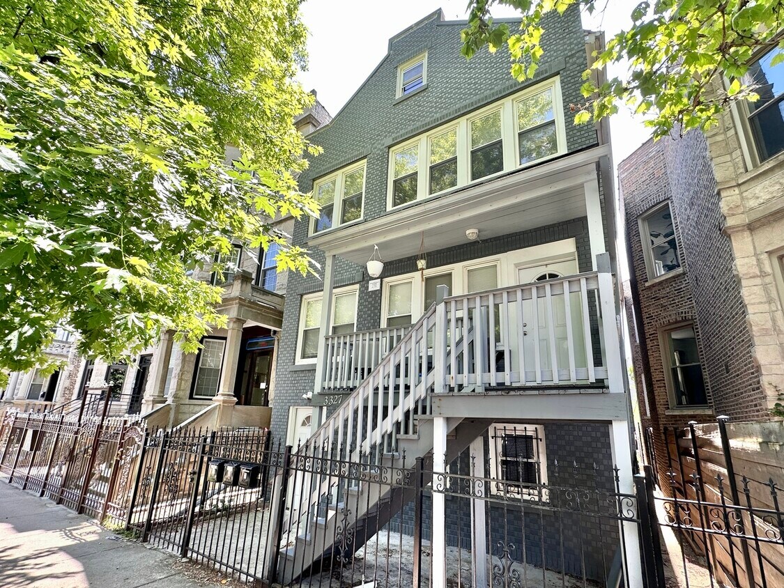 Primary Photo - 3327 W Pierce Ave