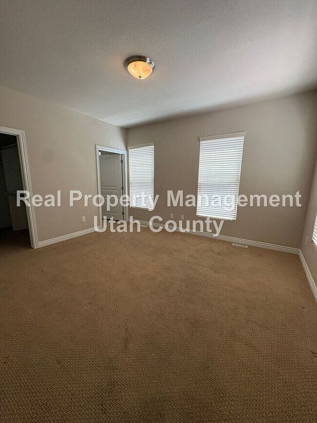 Building Photo - 566 E 3375 N