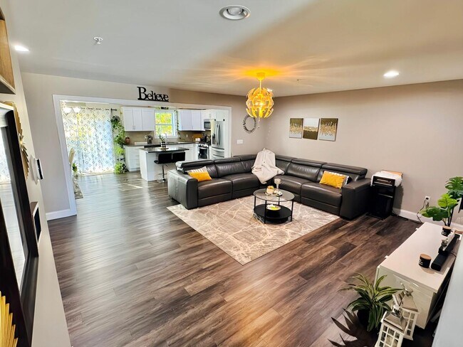 Foto del edificio - 331 Briar Ridge Cir