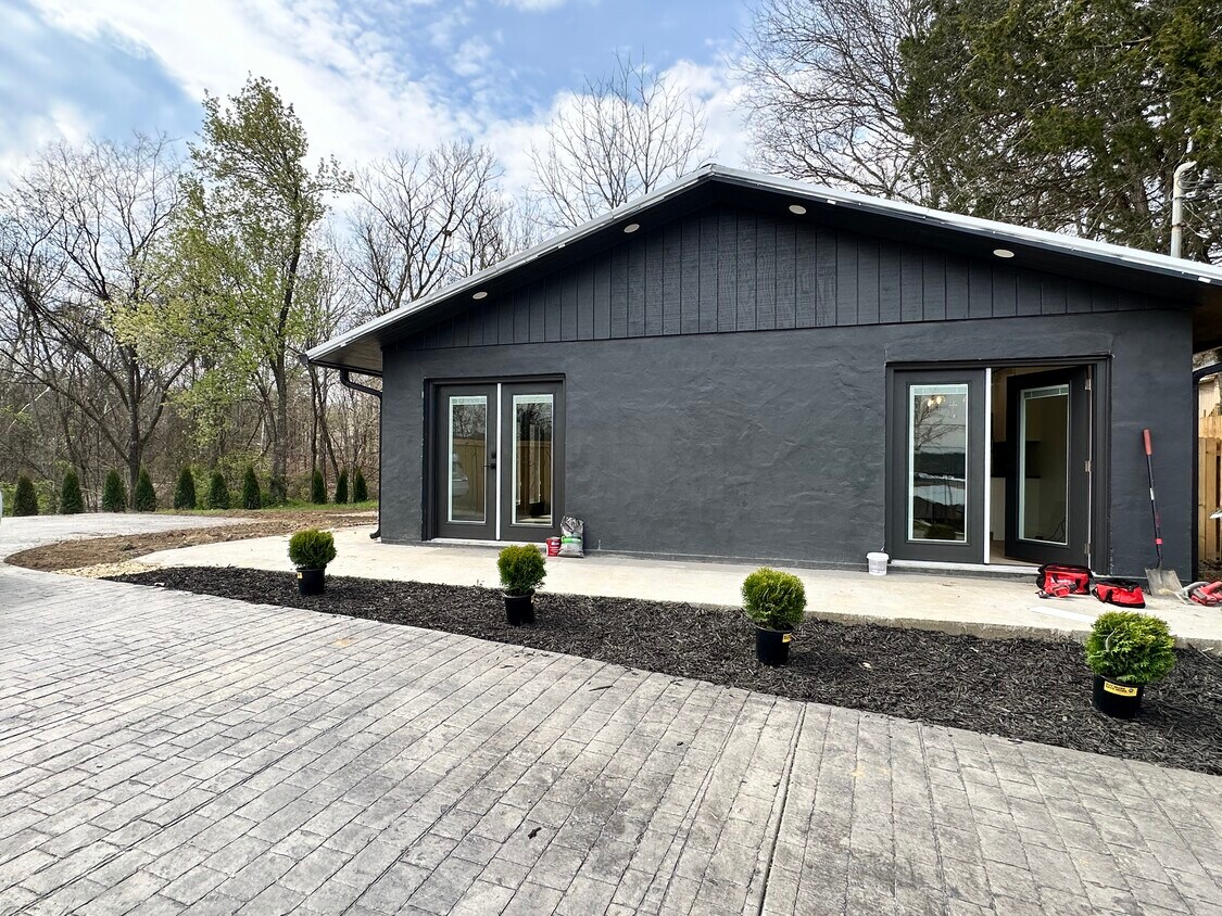 Primary Photo - 105 Franklin Dr