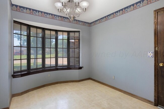 Building Photo - 5620 Granada Dr