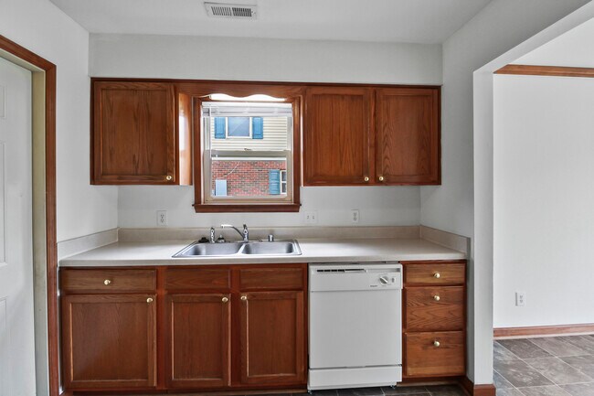 Building Photo - 1441 Wilshire Cir