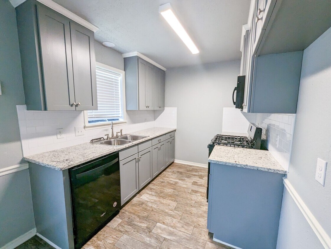 Primary Photo - Move-in Ready 3 bed/ 2 bath home in South ...