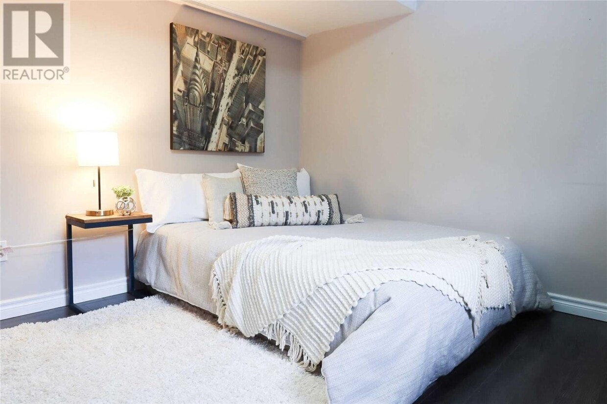 Building Photo - 510 Kortright Rd W