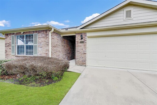 Building Photo - 29115 Trinity River Dr
