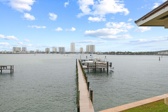 Building Photo - 370 Wilma Cir