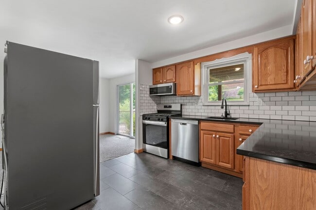 Photo - READY FOR MOVE IN! DON'T MISS THIS RENOVATED 2-BEDROOM TOWNHOME IN WEST MIFFLIN!