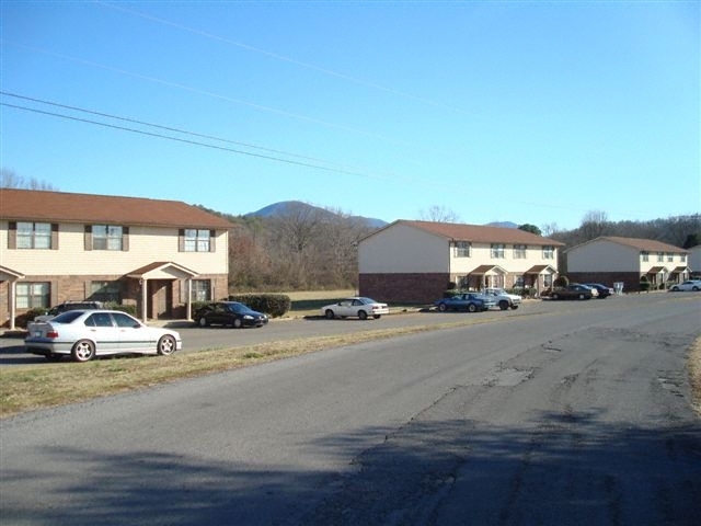 Building Photo - Old Federal Townhomes