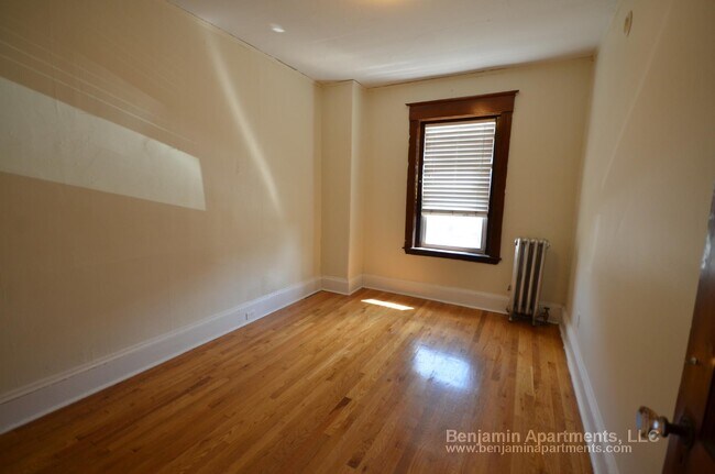 Building Photo - 116 Englewood Ave