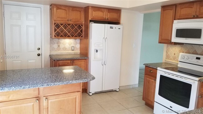 Building Photo - 3545 NE 166th St