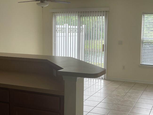 Foto del edificio - 843 Black Cherry Dr S