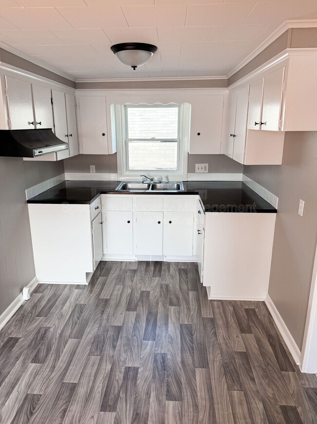 Building Photo - 88 Elm St