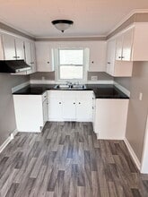 Building Photo - 88 Elm St