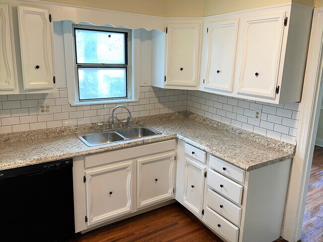 Foto del edificio - 4722 E 5th Pl