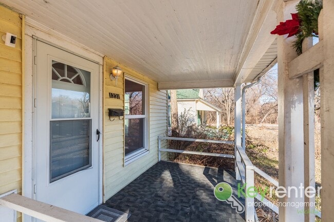 Building Photo - N Jefferson Duplex