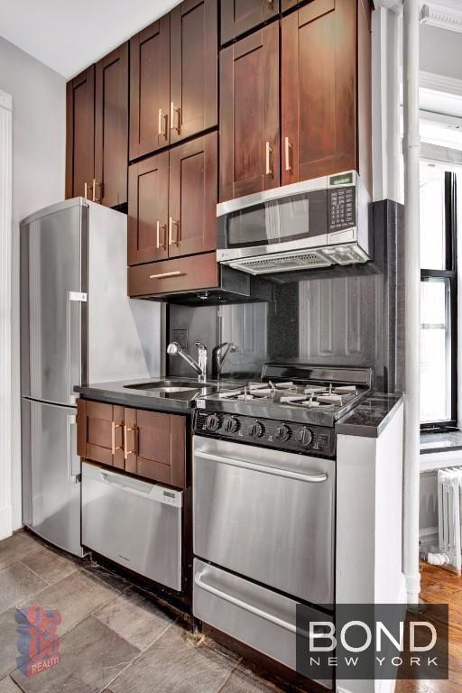 Building Photo - 250 Mott St