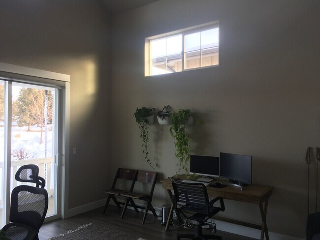 Foto del edificio - 4398 SW Yew Ave